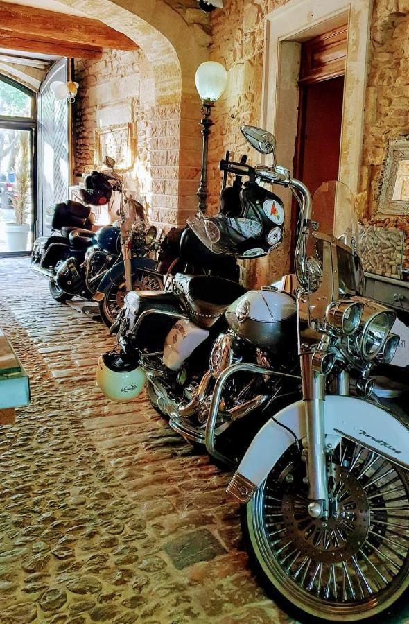 Le 4 Feuilles En.Camargue Hotel Bernis Eksteriør billede